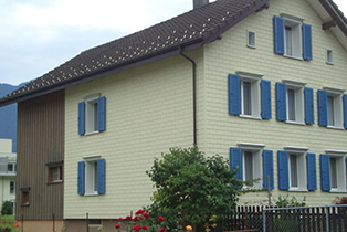 Schindel-Fassade der Rohner Gebäudehüllen GmbH aus Grabs